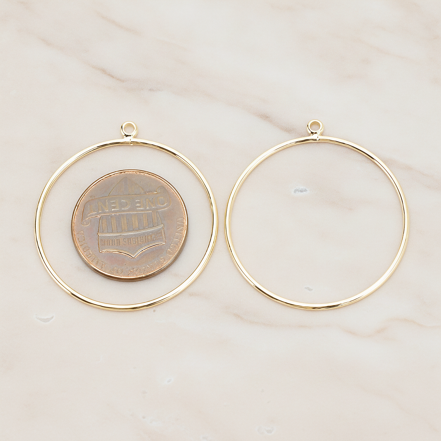 Large Circle Link Pendant, 4 Pc on warm marble background (PD.1706-02)