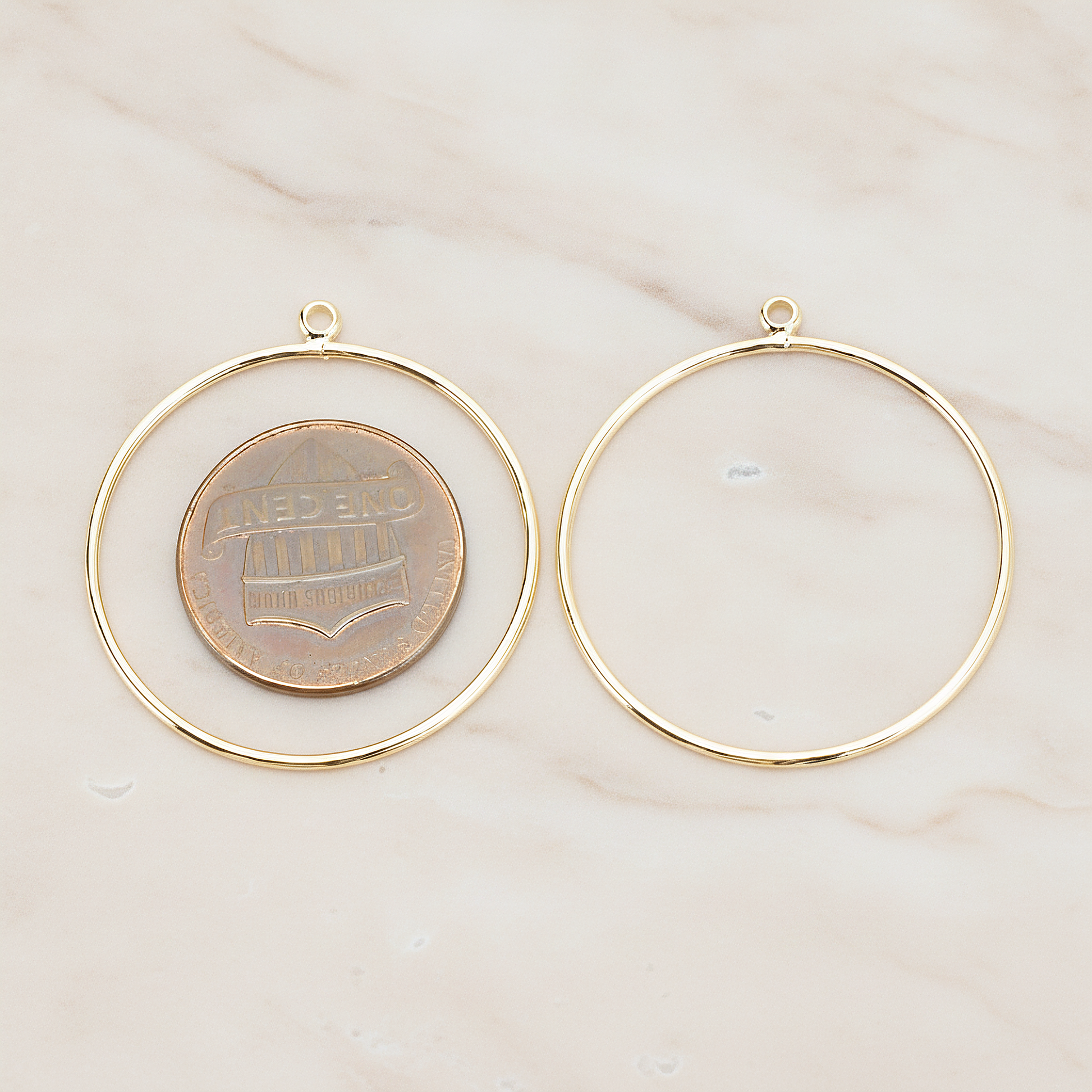 Large Circle Link Pendant, 4 Pc on warm marble background (PD.1706-02)