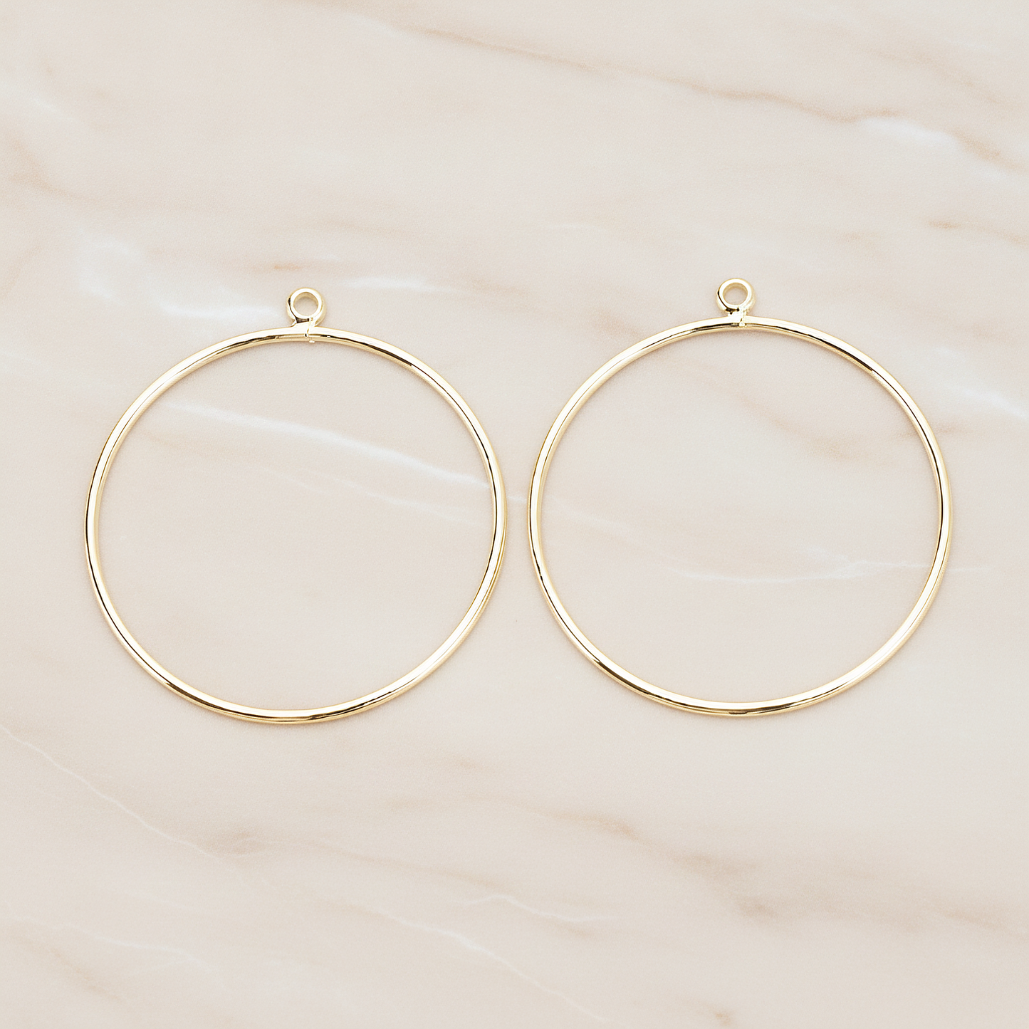 Large Circle Link Pendant, 4 Pc on warm marble background (PD.1706-02)