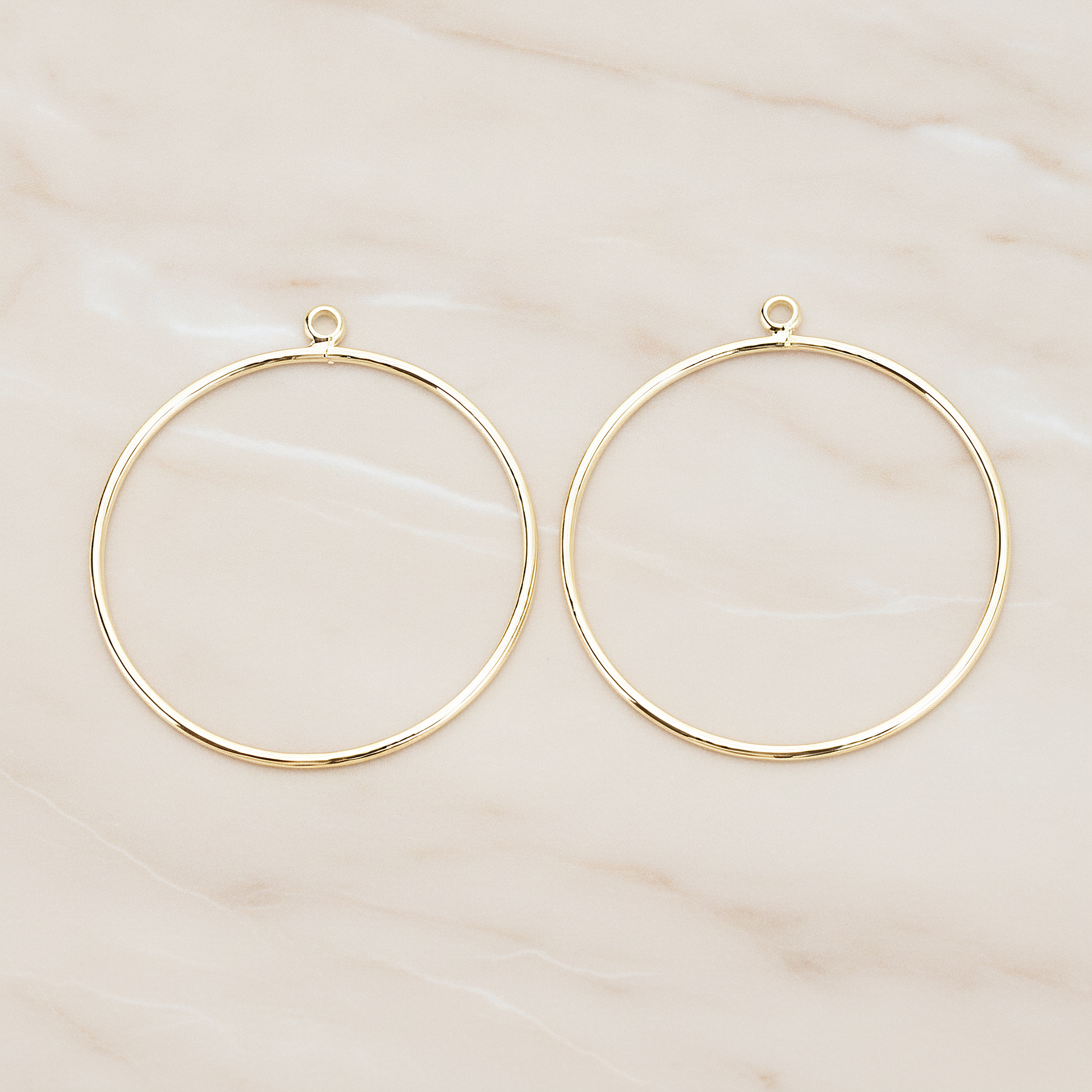 Large Circle Link Pendant, 4 Pc on warm marble background (PD.1706-02)