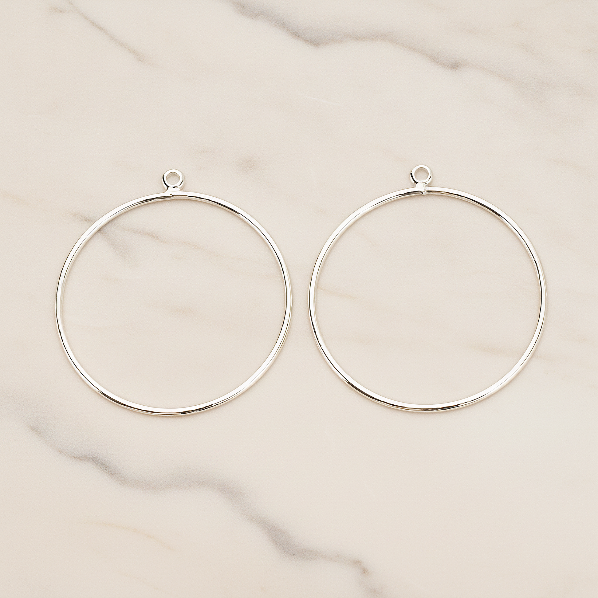 Large Circle Link Pendant, 4 Pc on warm marble background (PD.1706-02)