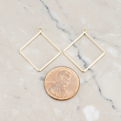 Small Rhombus Link Pendant, 4 Pc on warm marble background (PD.1707-01)