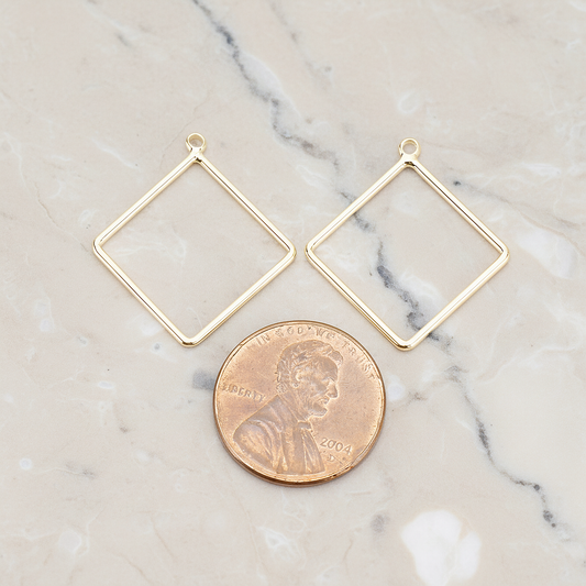 Small Rhombus Link Pendant, 4 Pc on warm marble background (PD.1707-01)
