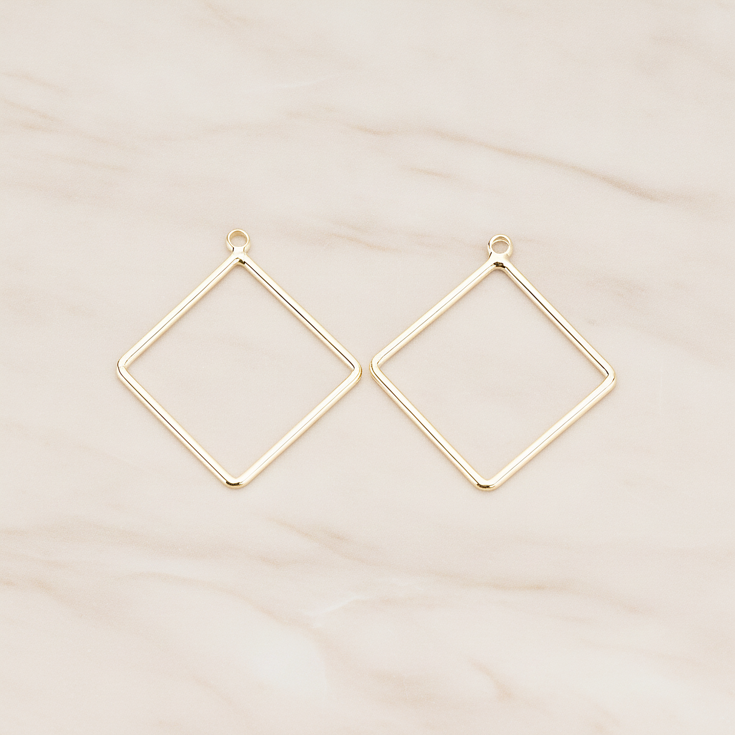 Small Rhombus Link Pendant, 4 Pc on warm marble background (PD.1707-01)