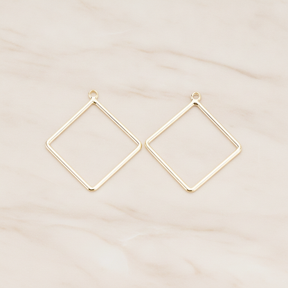 Small Rhombus Link Pendant, 4 Pc on warm marble background (PD.1707-01)