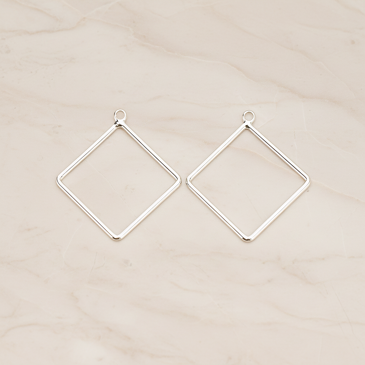 Small Rhombus Link Pendant, 4 Pc on warm marble background (PD.1707-01)