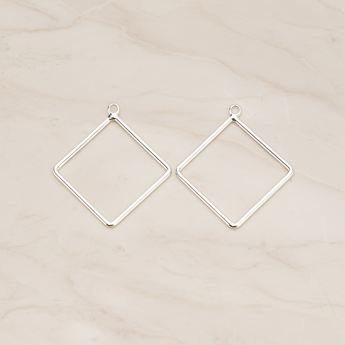 Small Rhombus Link Pendant, 4 Pc on warm marble background (PD.1707-01)