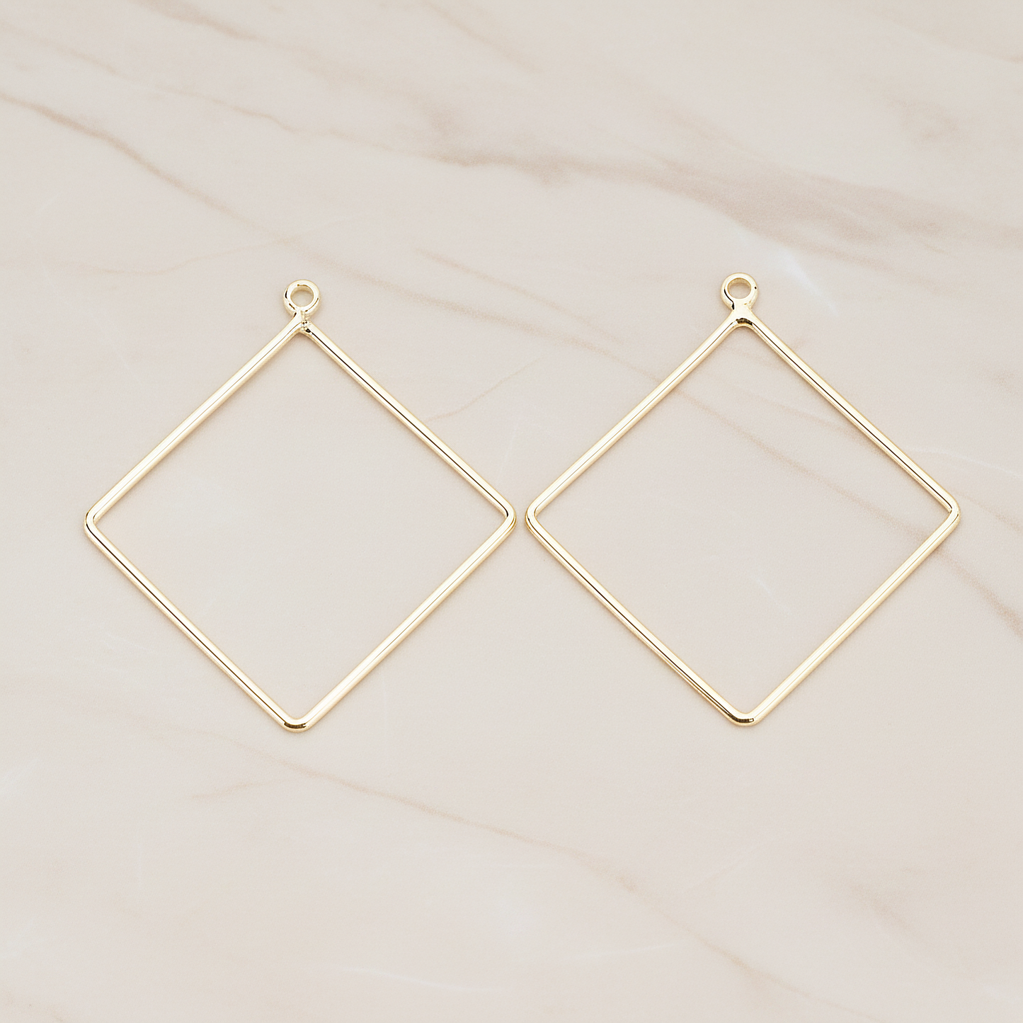 Large Rhombus Link Pendant, 4 Pc on warm marble background (PD.1707-02)