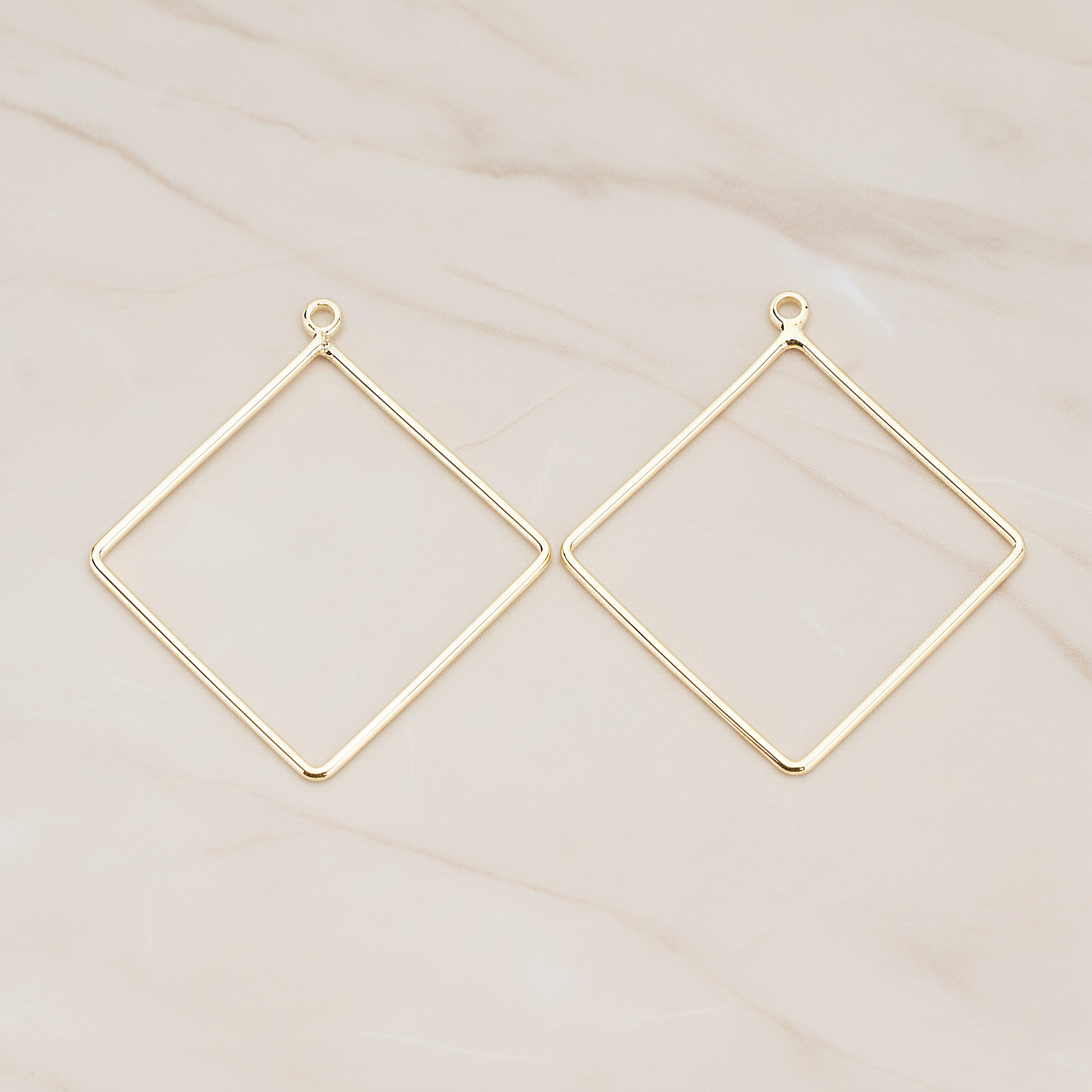 Large Rhombus Link Pendant, 4 Pc on warm marble background (PD.1707-02)