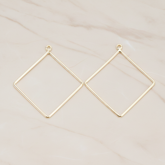 Large Rhombus Link Pendant, 4 Pc on warm marble background (PD.1707-02)