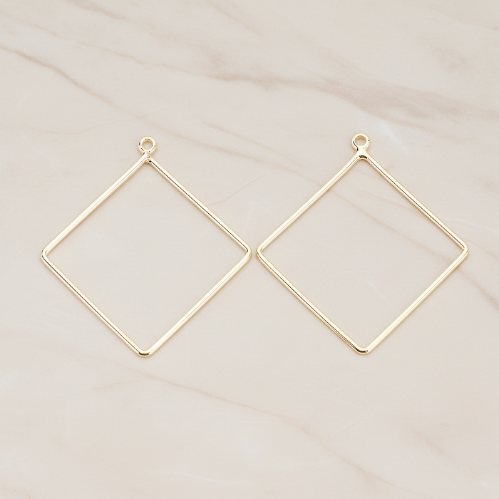 Large Rhombus Link Pendant, 4 Pc on warm marble background (PD.1707-02)