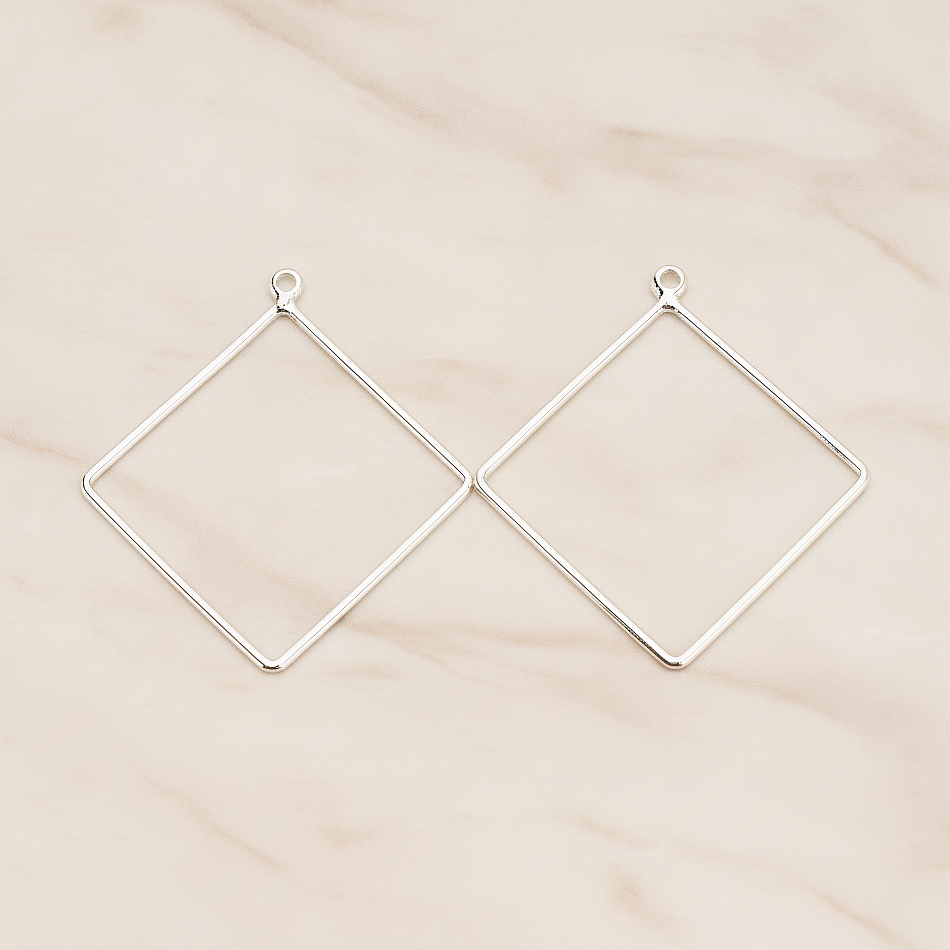 Large Rhombus Link Pendant, 4 Pc on warm marble background (PD.1707-02)