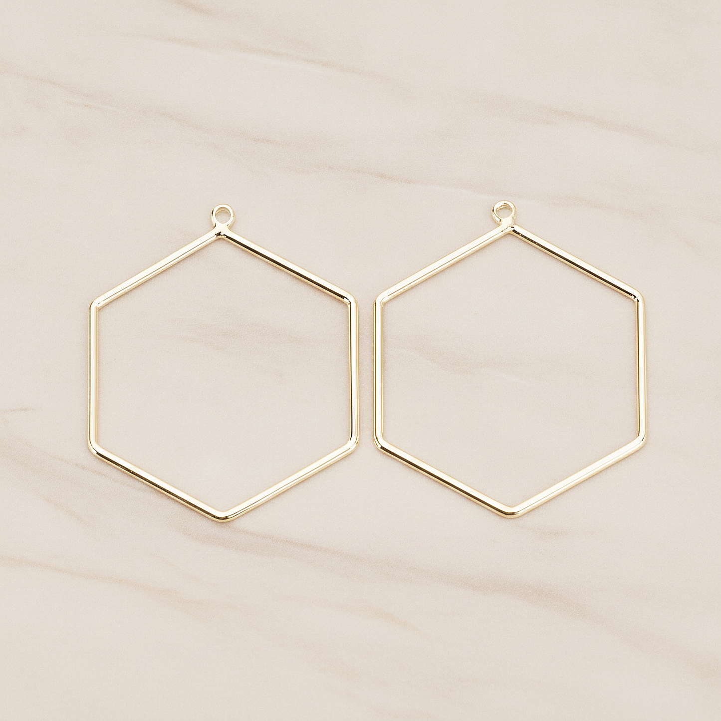 Simple Hexagon Link Pendant, 4 Pc on warm marble background (PD.1708)