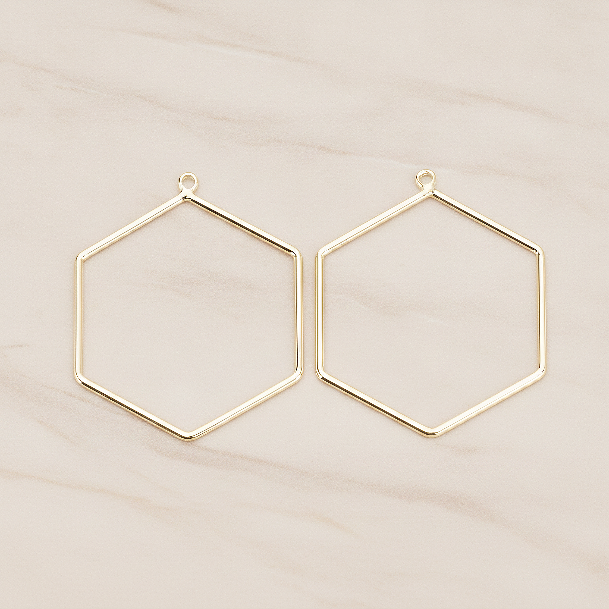 Simple Hexagon Link Pendant, 4 Pc on warm marble background (PD.1708)