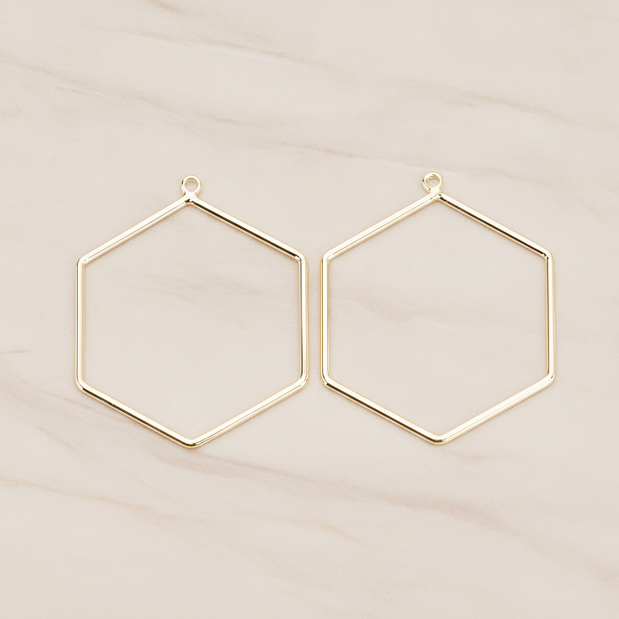 Simple Hexagon Link Pendant, 4 Pc on warm marble background (PD.1708)