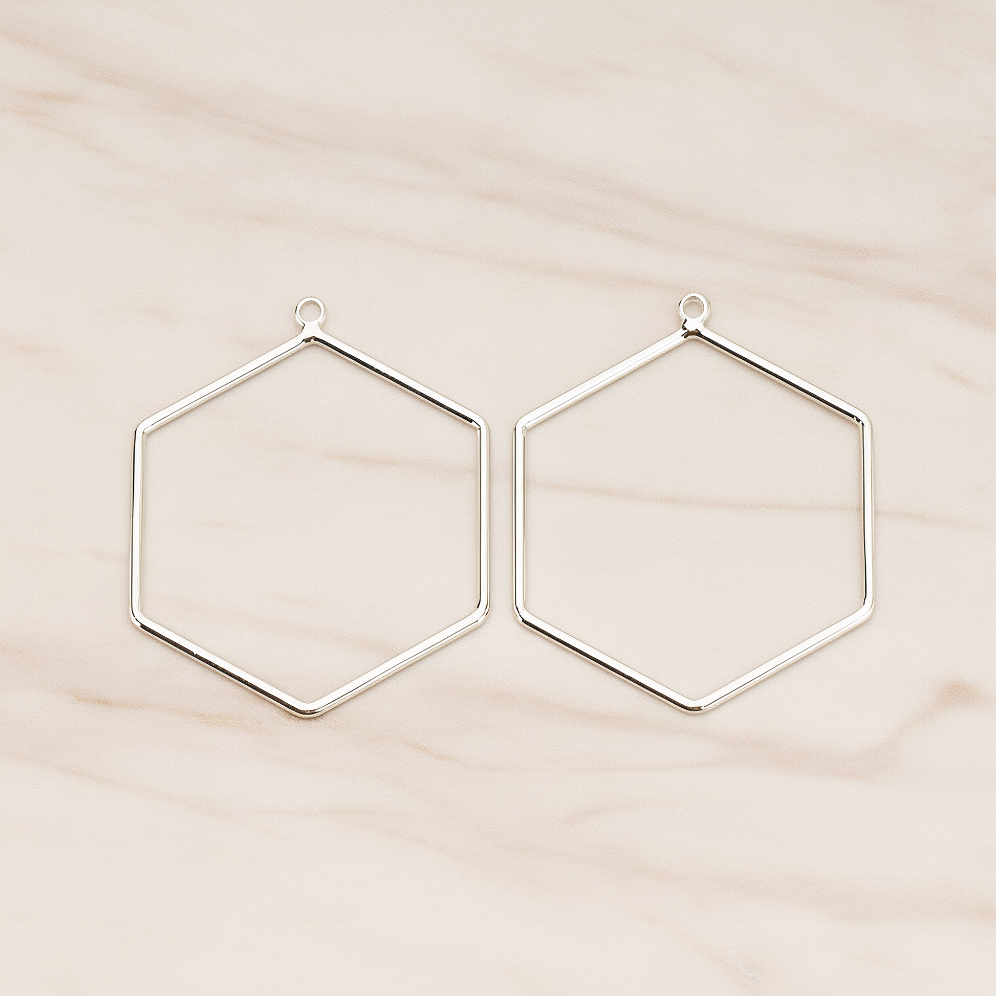 Simple Hexagon Link Pendant, 4 Pc on warm marble background (PD.1708)