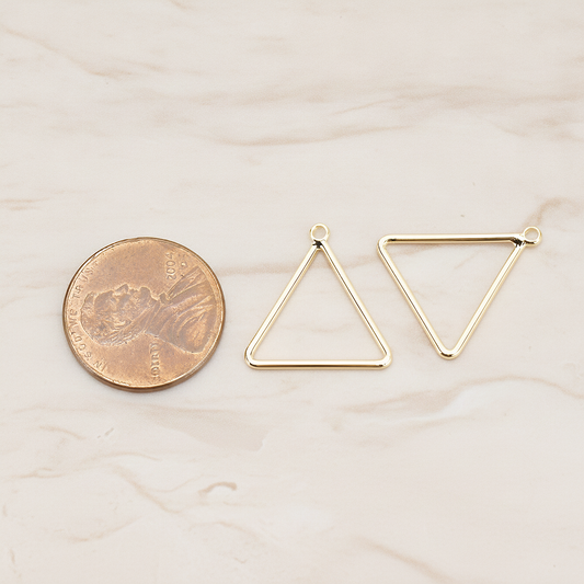 Simple Triangle Link Pendant, 4 Pc on warm marble background (PD.1709)