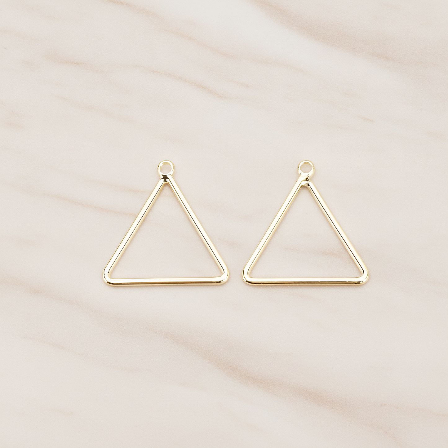 Simple Triangle Link Pendant, 4 Pc on warm marble background (PD.1709)