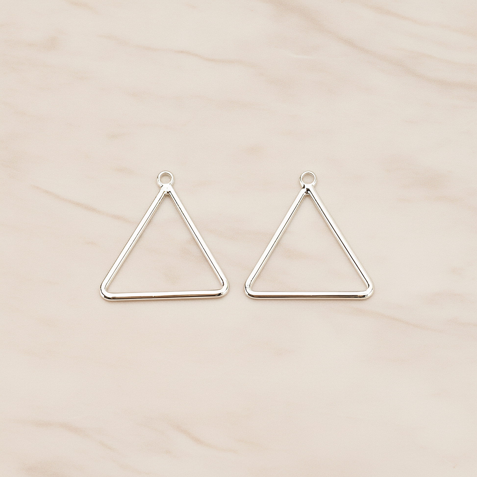Simple Triangle Link Pendant, 4 Pc on warm marble background (PD.1709)