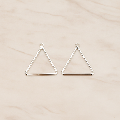 Simple Triangle Link Pendant, 4 Pc on warm marble background (PD.1709)