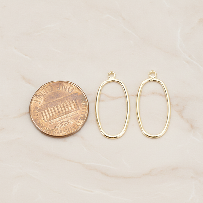 Simple Oval Link Pendant, 4 Pc on warm marble background (PD.1710)