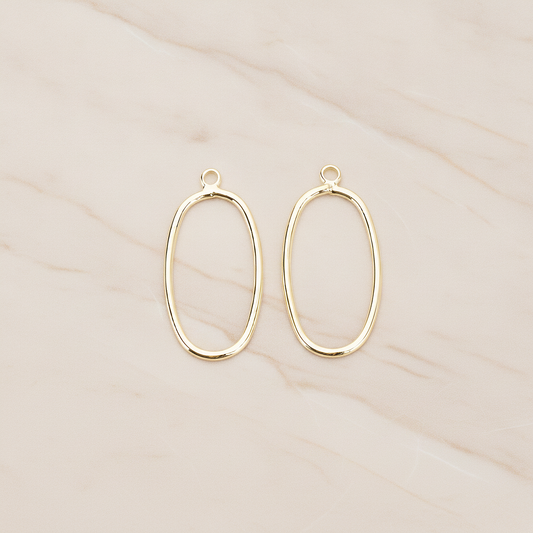 Simple Oval Link Pendant, 4 Pc on warm marble background (PD.1710)