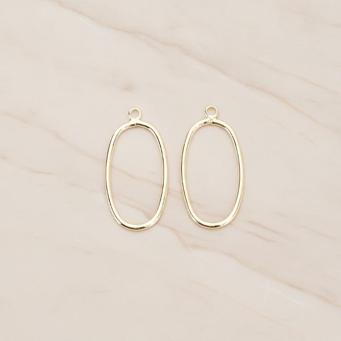 Simple Oval Link Pendant, 4 Pc on warm marble background (PD.1710)