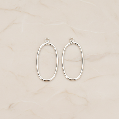 Simple Oval Link Pendant, 4 Pc on warm marble background (PD.1710)
