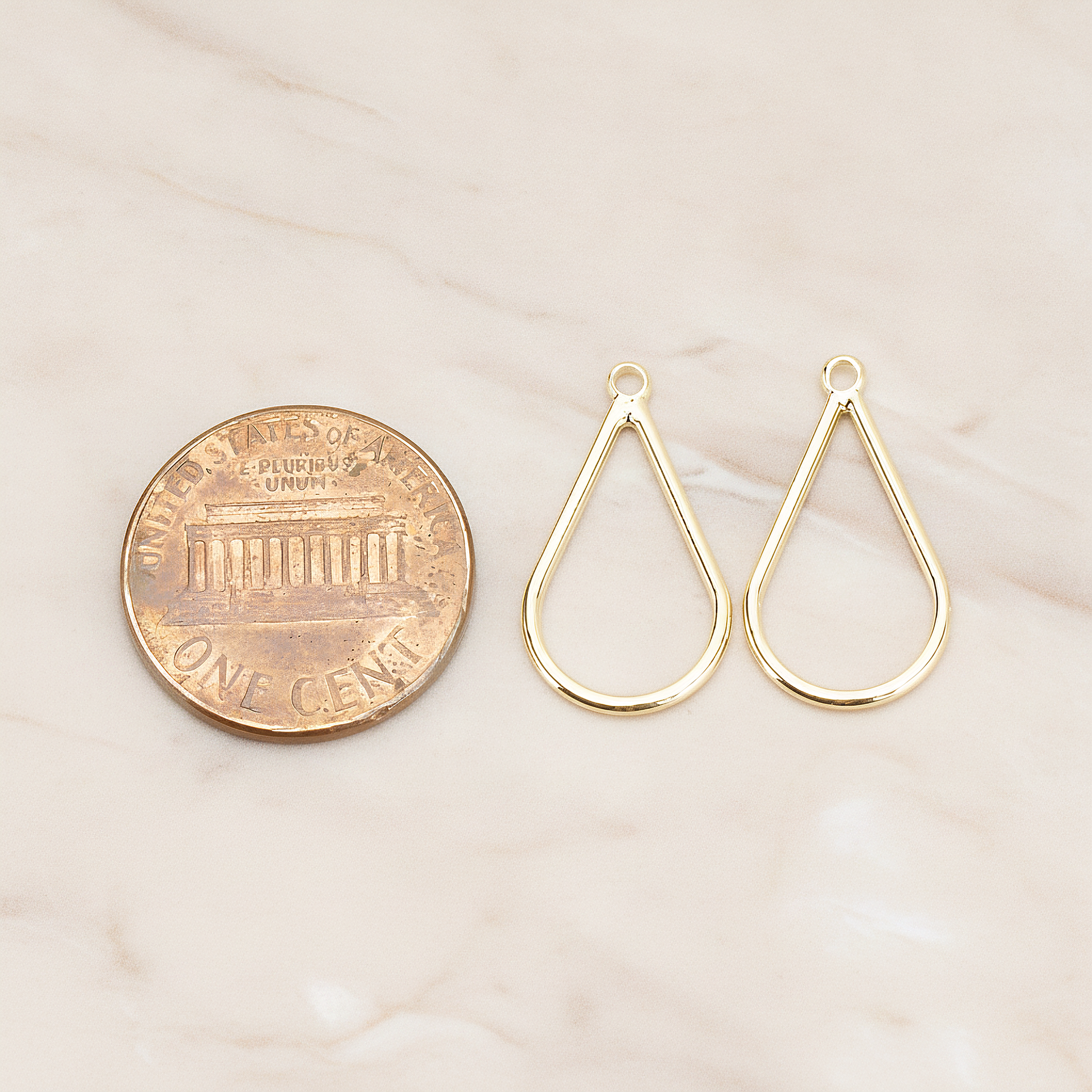 Simple Teardrop Link Pendant, 4 Pc on warm marble background (PD.1711)