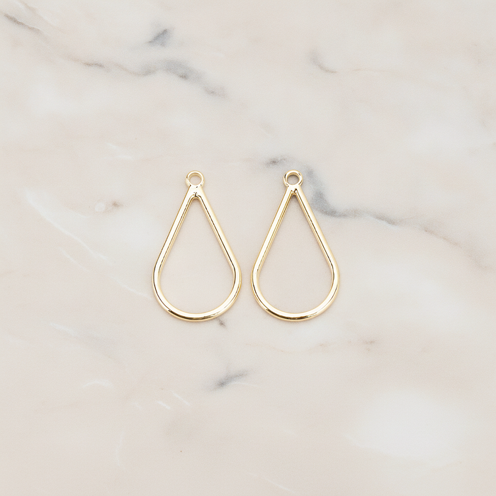 Simple Teardrop Link Pendant, 4 Pc on warm marble background (PD.1711)
