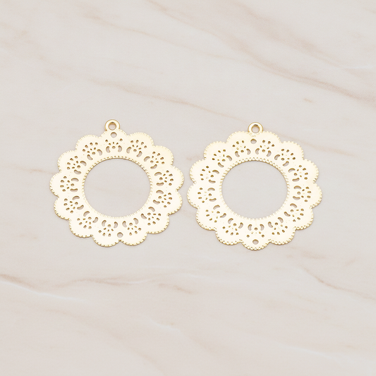 Filigree Round Floral Pendant, 4 Pc on warm marble background (PD.218)