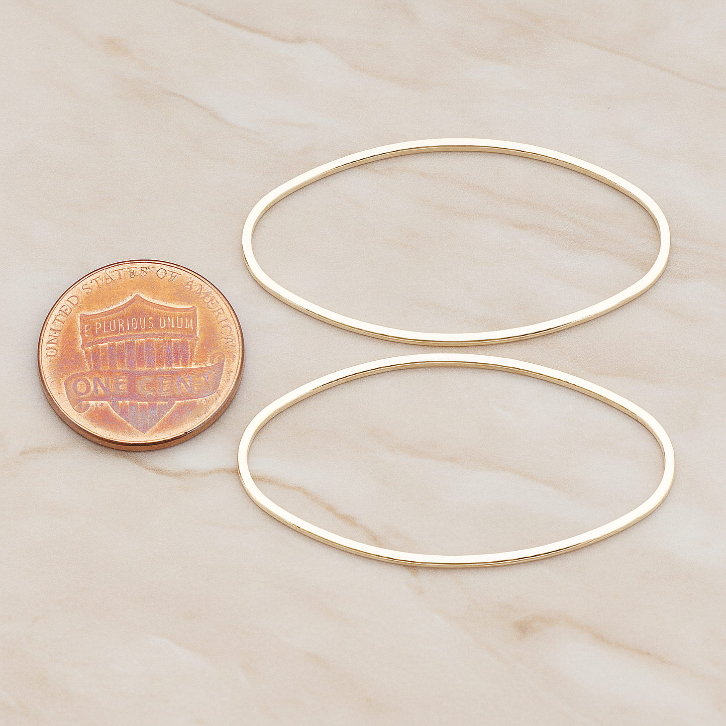 40 X 20 Mm Simple Oval Link Pendant, 2 Pc on warm marble background (PD.304-01)
