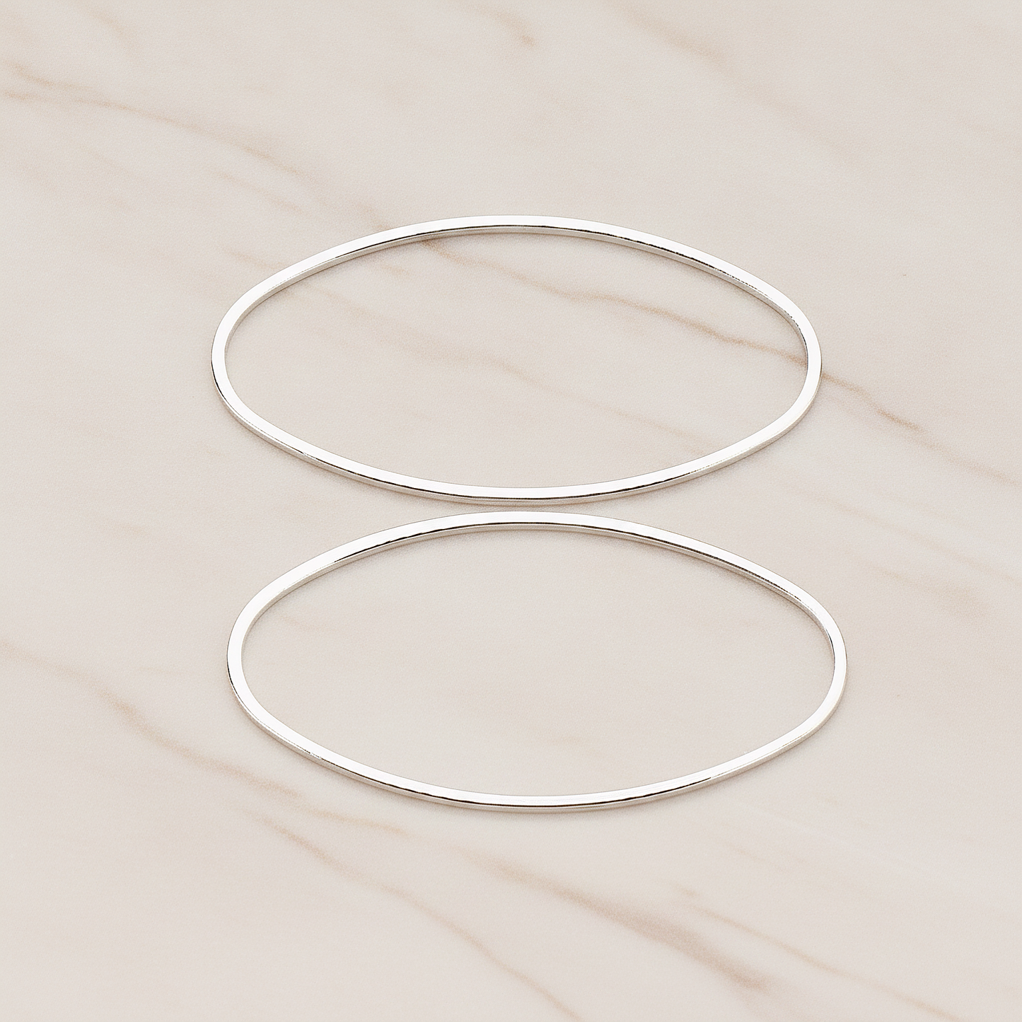 40 X 20 Mm Simple Oval Link Pendant, 2 Pc on warm marble background (PD.304-01)