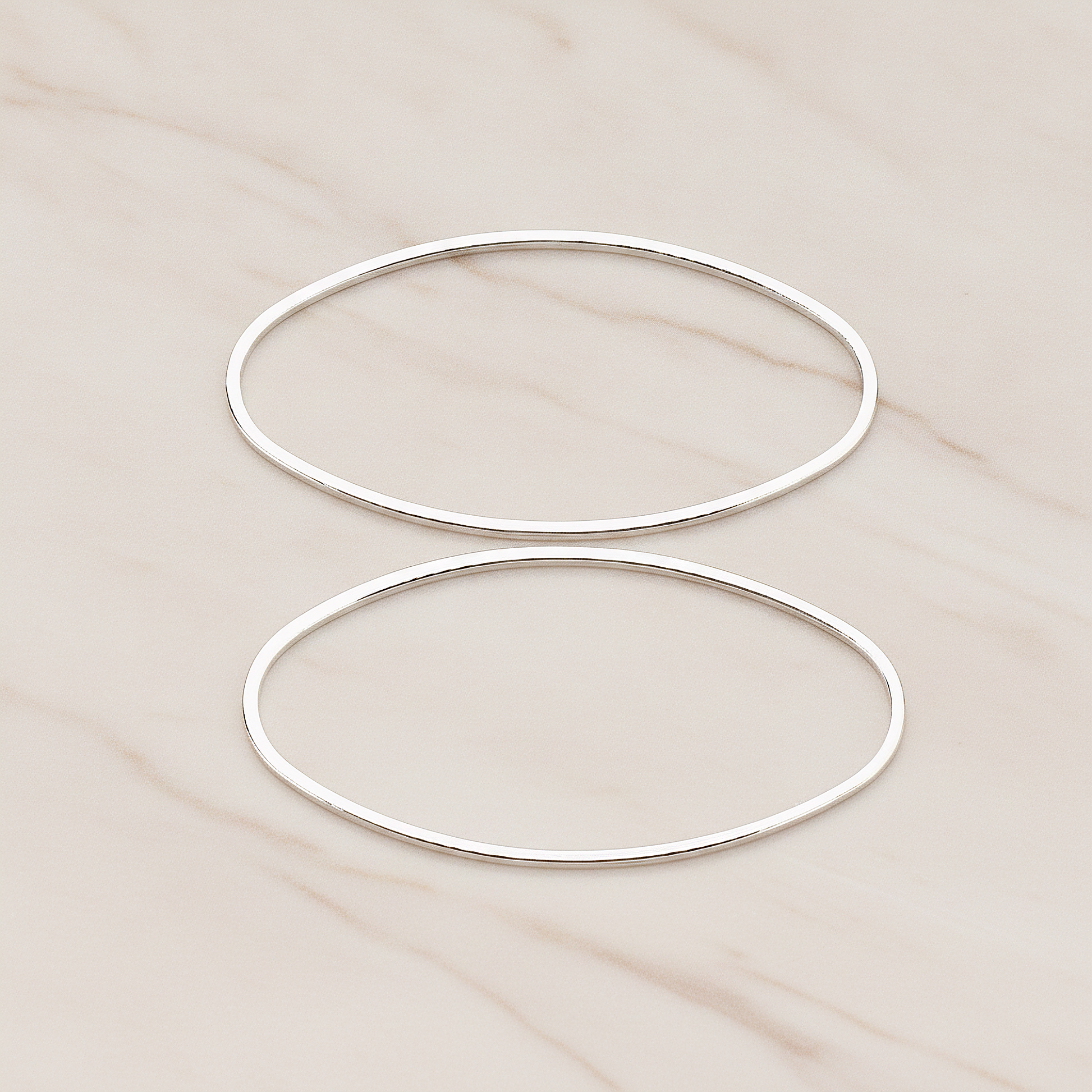 40 X 20 Mm Simple Oval Link Pendant, 2 Pc on warm marble background (PD.304-01)
