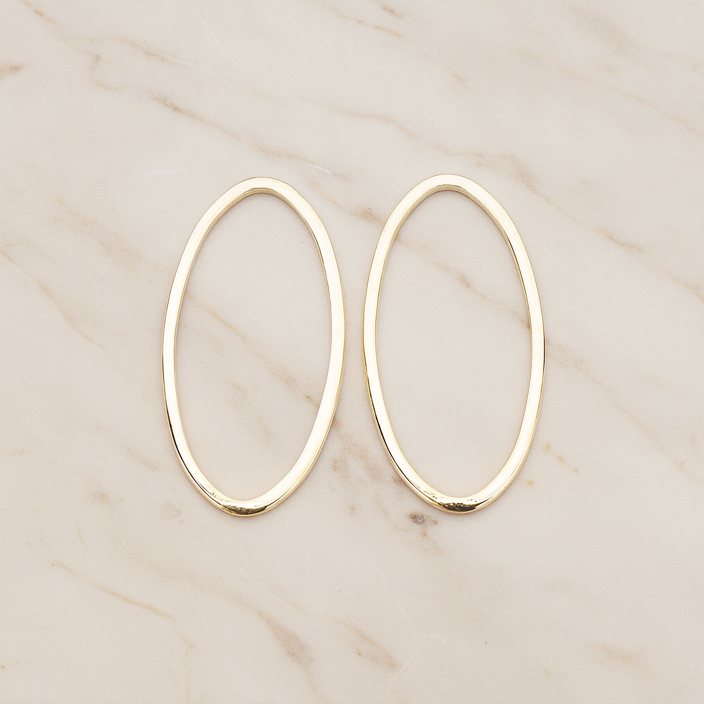 15 X 30 Mm Simple Oval Link Pendant, 2 Pc on warm marble background (PD.304-02)