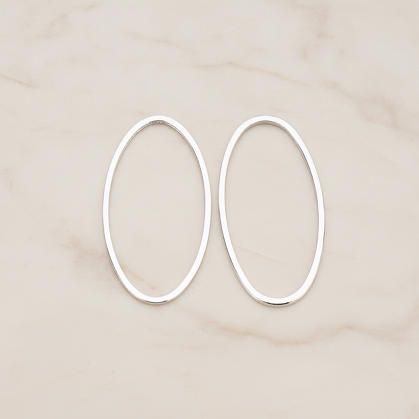 15 X 30 Mm Simple Oval Link Pendant, 2 Pc on warm marble background (PD.304-02)