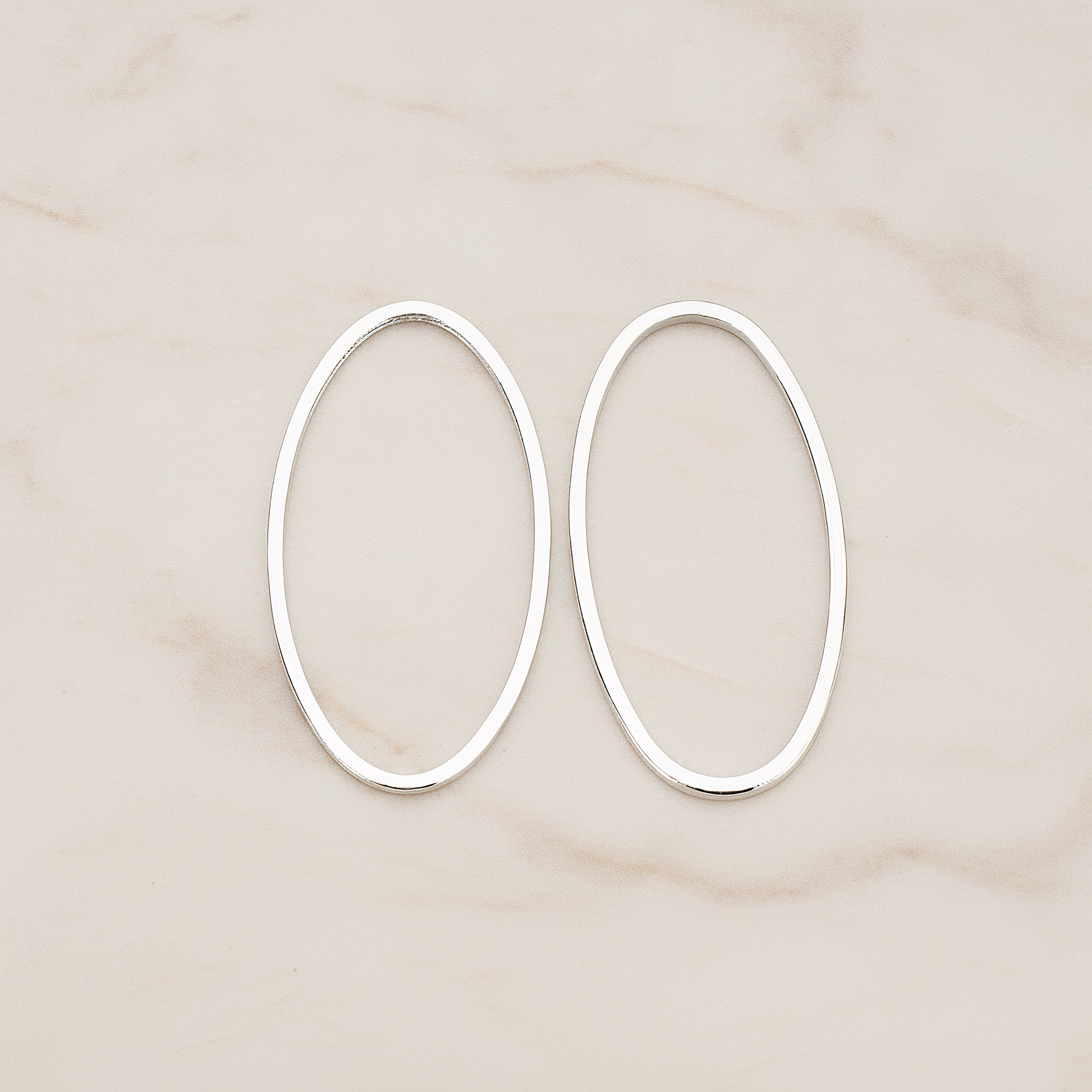 15 X 30 Mm Simple Oval Link Pendant, 2 Pc on warm marble background (PD.304-02)