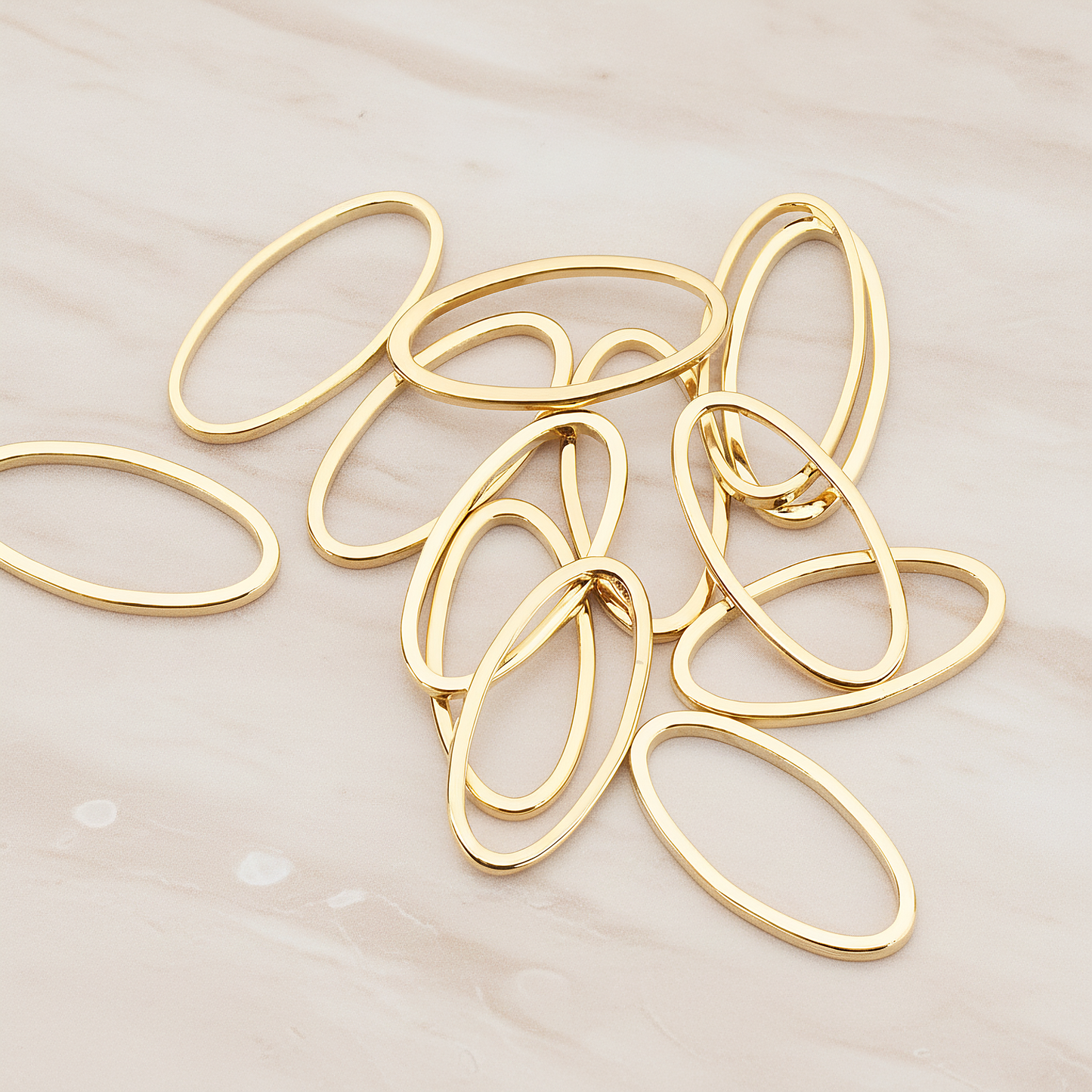 8 X 16 Mm Simple Oval Link Pendant, 4 Pc on warm marble background (PD.304-03)
