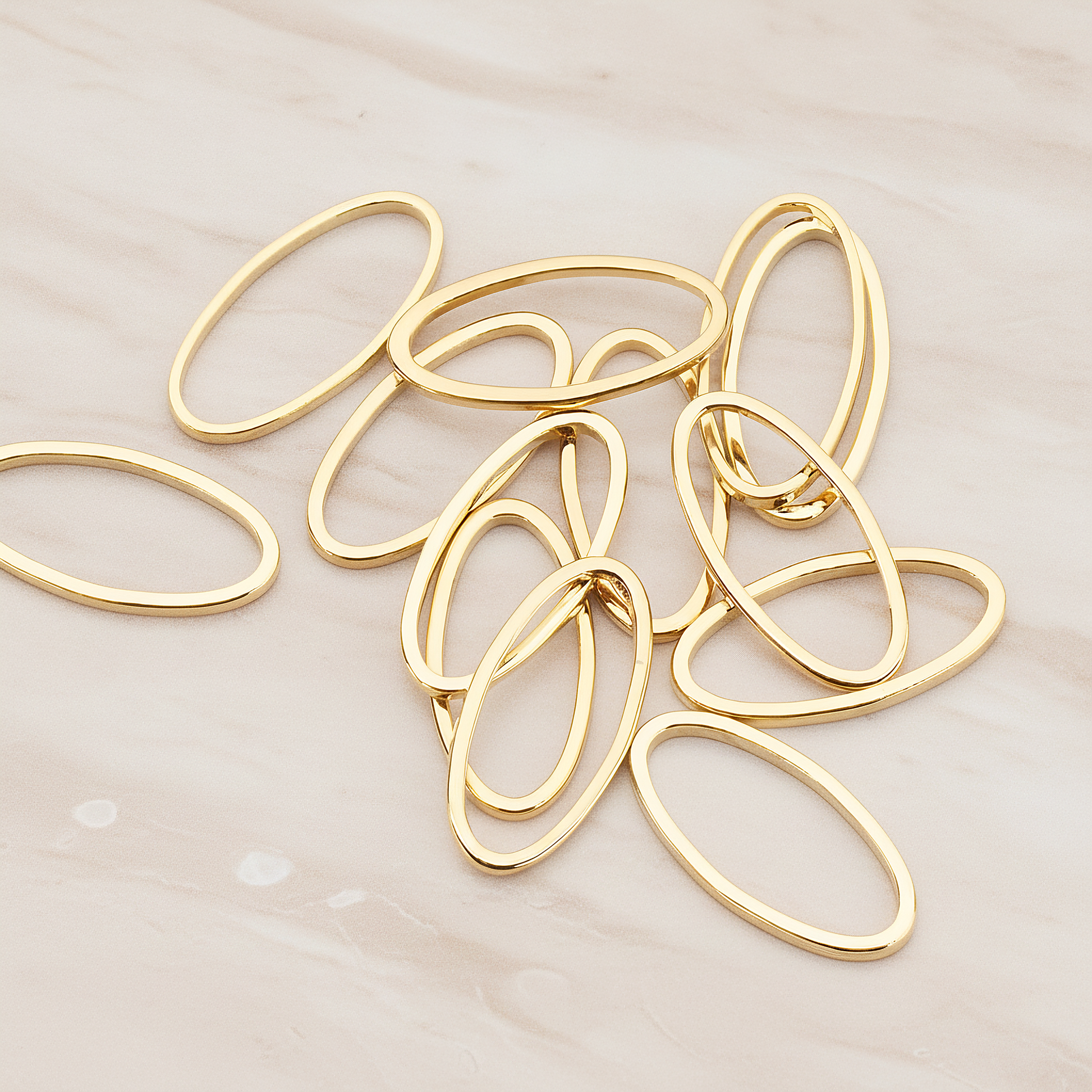 8 X 16 Mm Simple Oval Link Pendant, 4 Pc on warm marble background (PD.304-03)