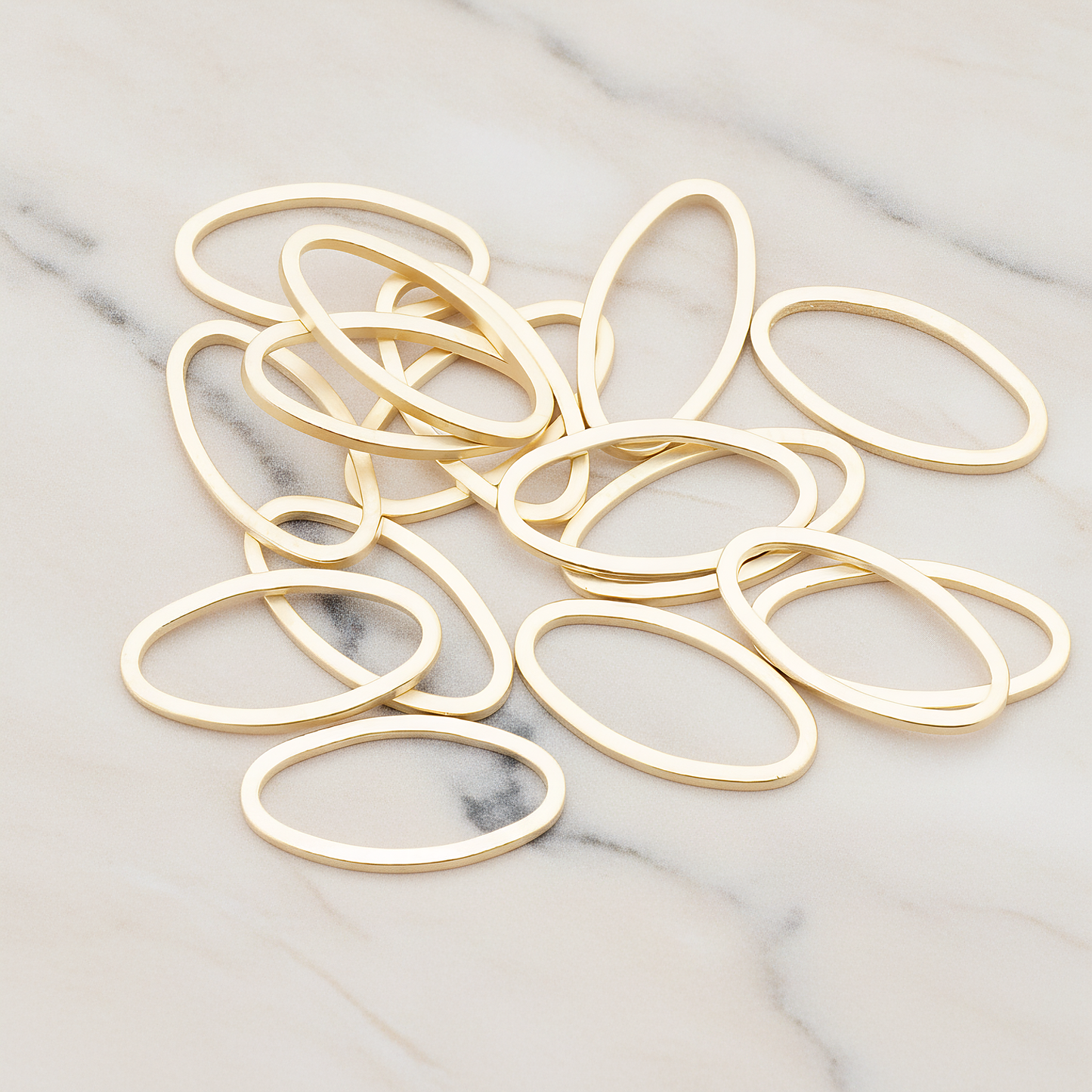8 X 16 Mm Simple Oval Link Pendant, 4 Pc on warm marble background (PD.304-03)