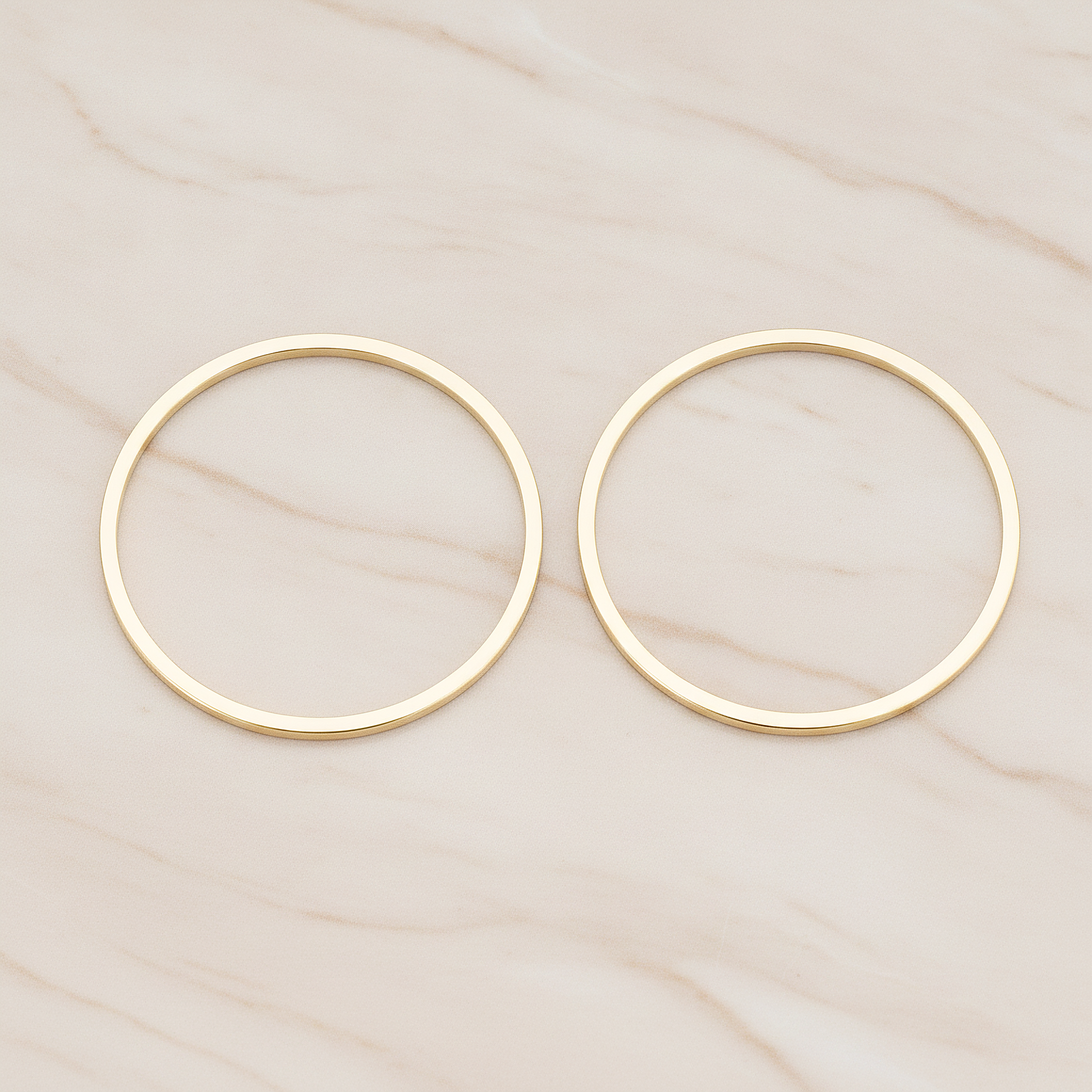 25mm Simple Round Link Pendant, 2 Pc on warm marble background (PD.305-04)