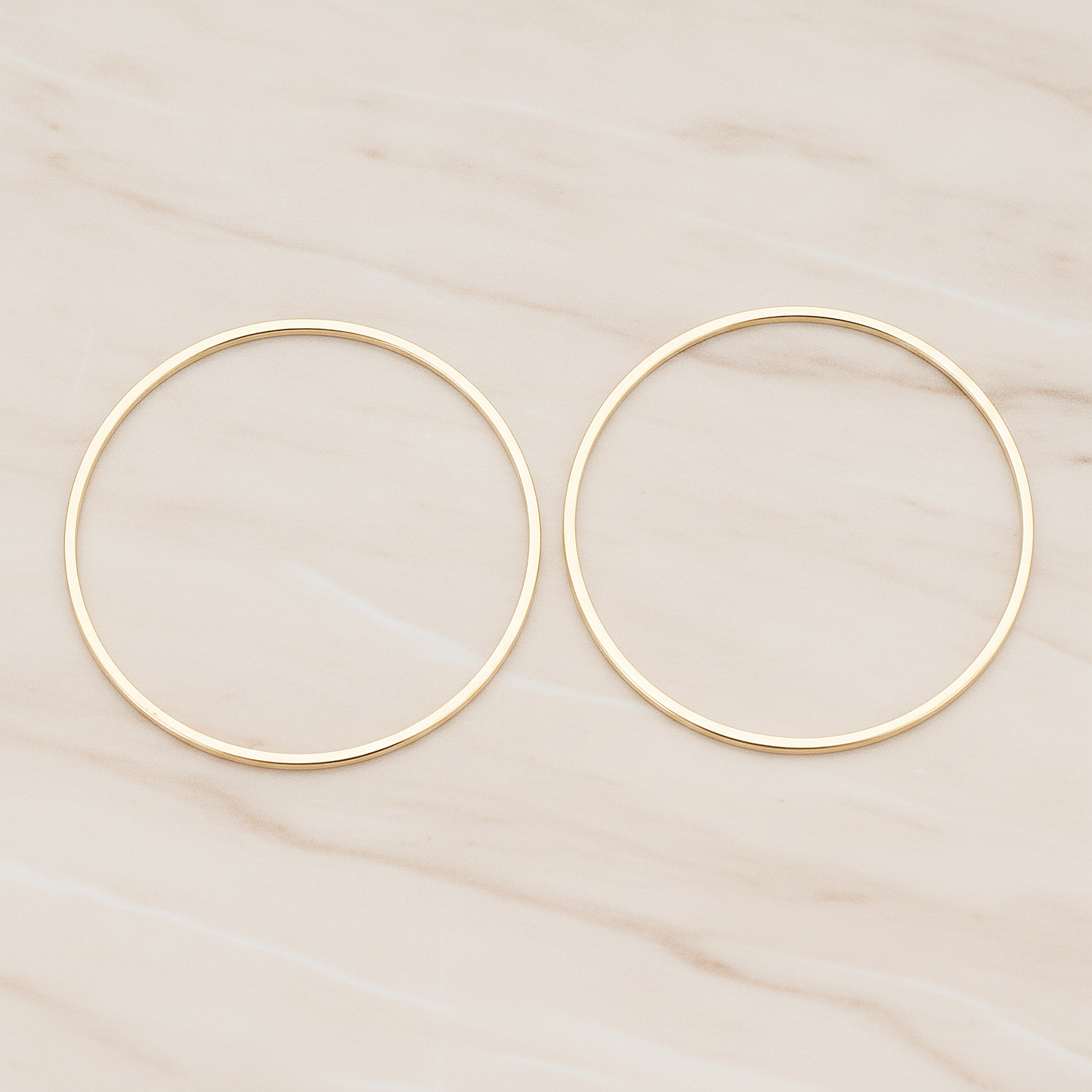 25mm Simple Round Link Pendant, 2 Pc on warm marble background (PD.305-05)