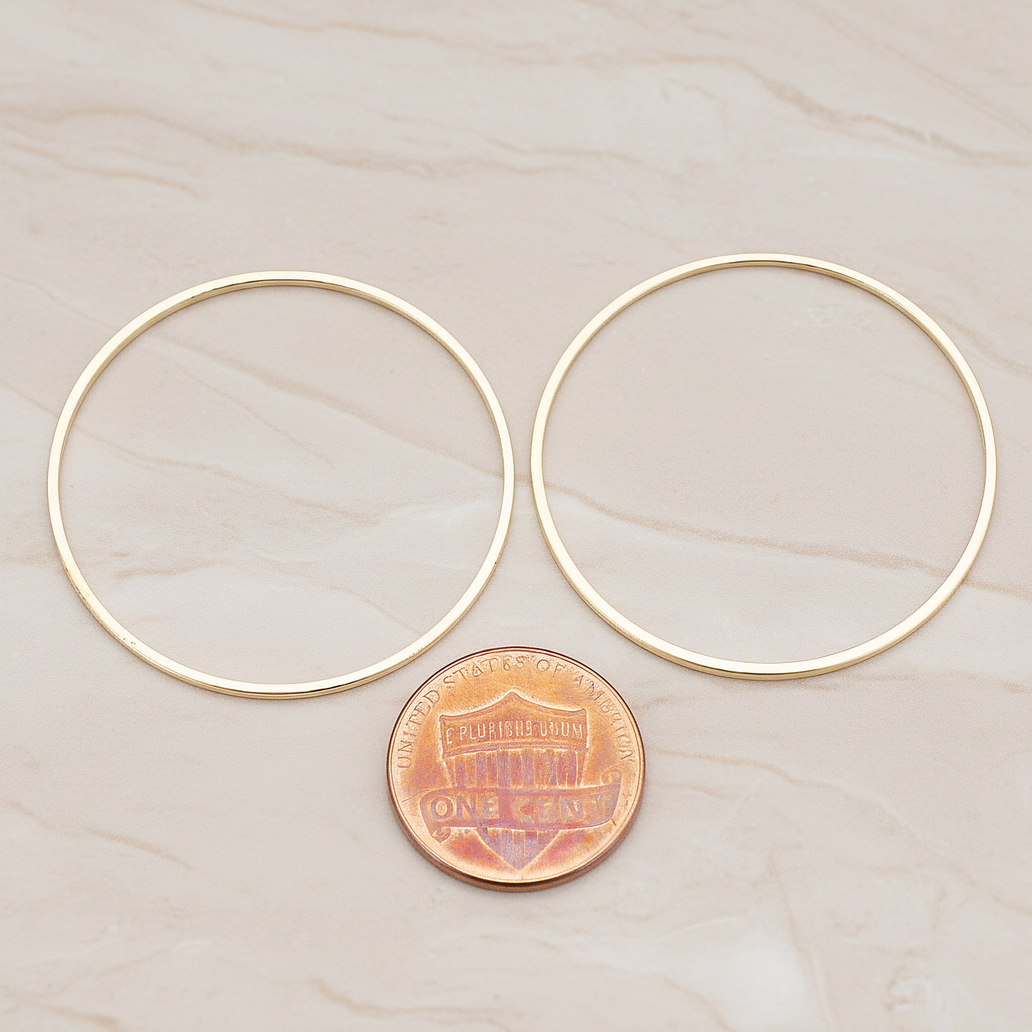 35mm Simple Round Link Pendant, 2 Pc on warm marble background (PD.305-06)