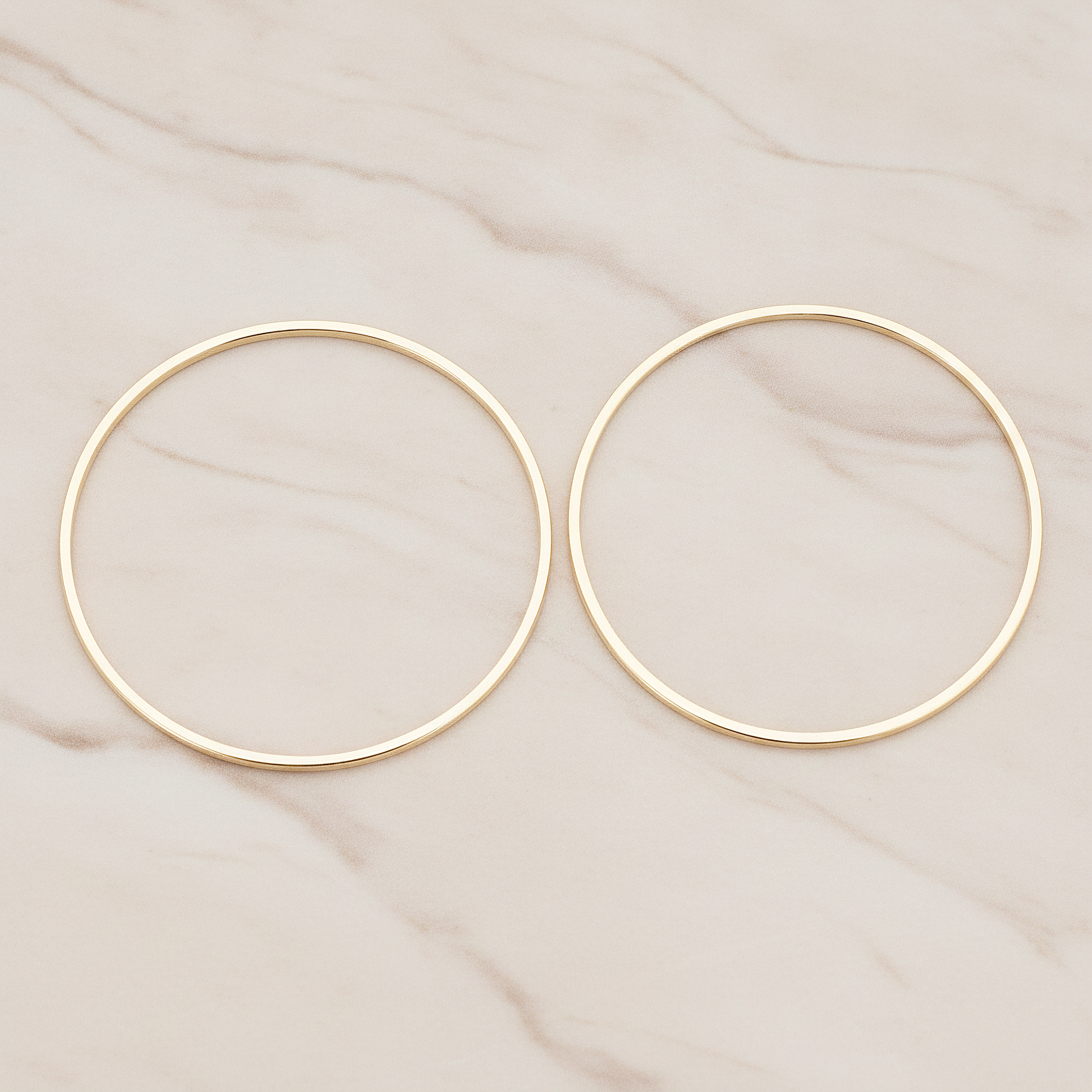 35mm Simple Round Link Pendant, 2 Pc on warm marble background (PD.305-06)