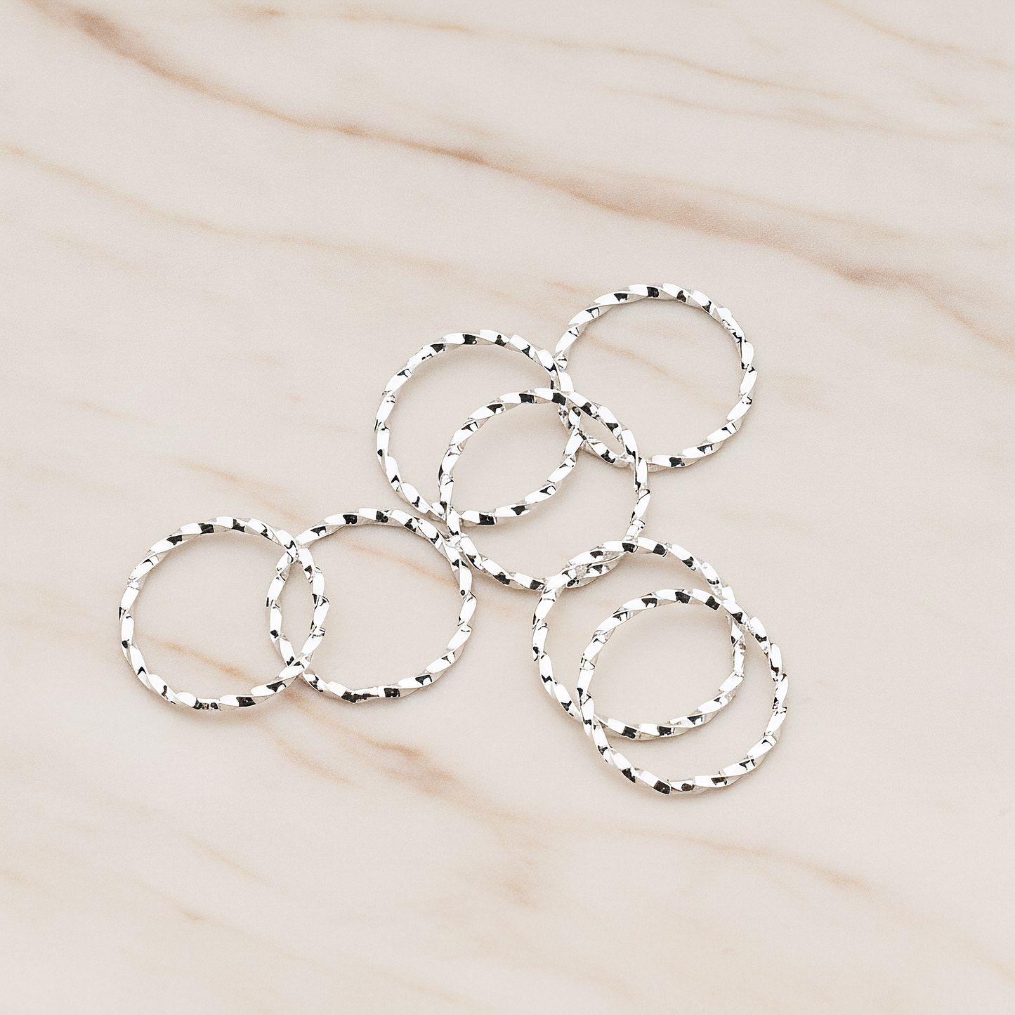 Twisted Round Link Pendant, 4 Pc on warm marble background (PD.358-01)
