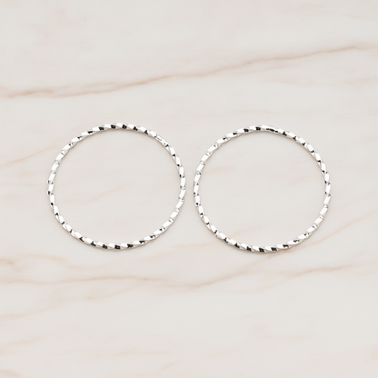 Twisted Round Medium Link Pendant, 4 Pc on warm marble background (PD.358-02)