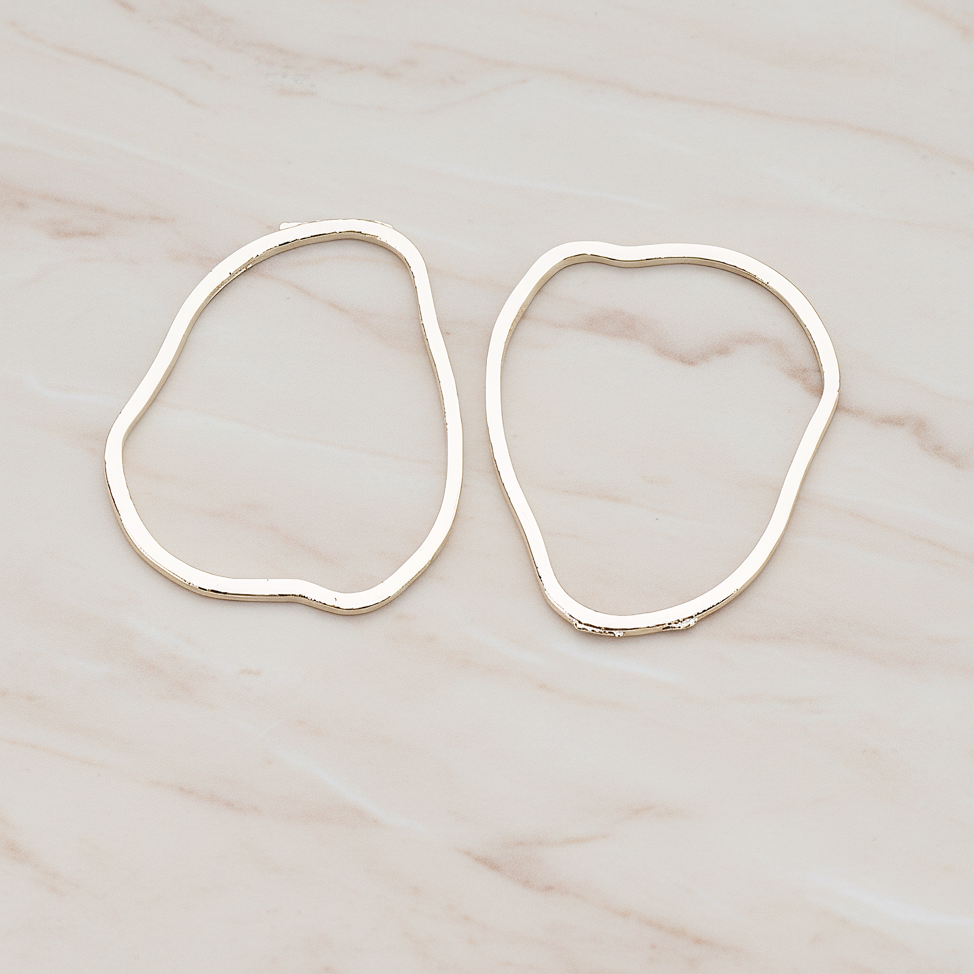 Uneven Circle Link Pendant, 2 Pc on warm marble background (PD.421)