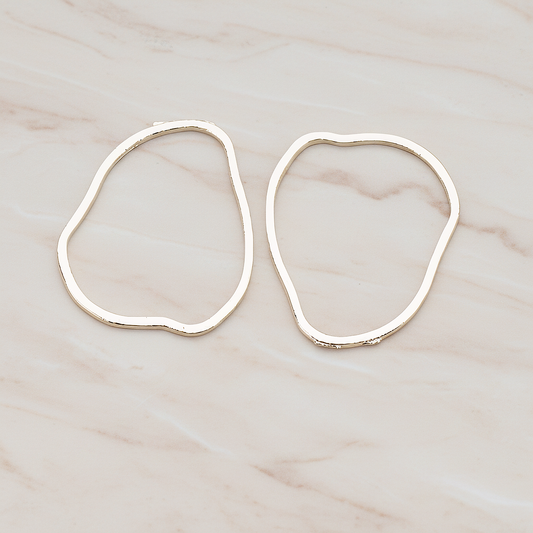 Uneven Circle Link Pendant, 2 Pc on warm marble background (PD.421)