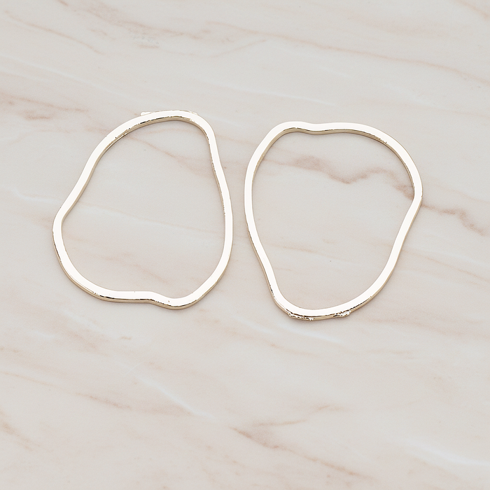 Uneven Circle Link Pendant, 2 Pc on warm marble background (PD.421)