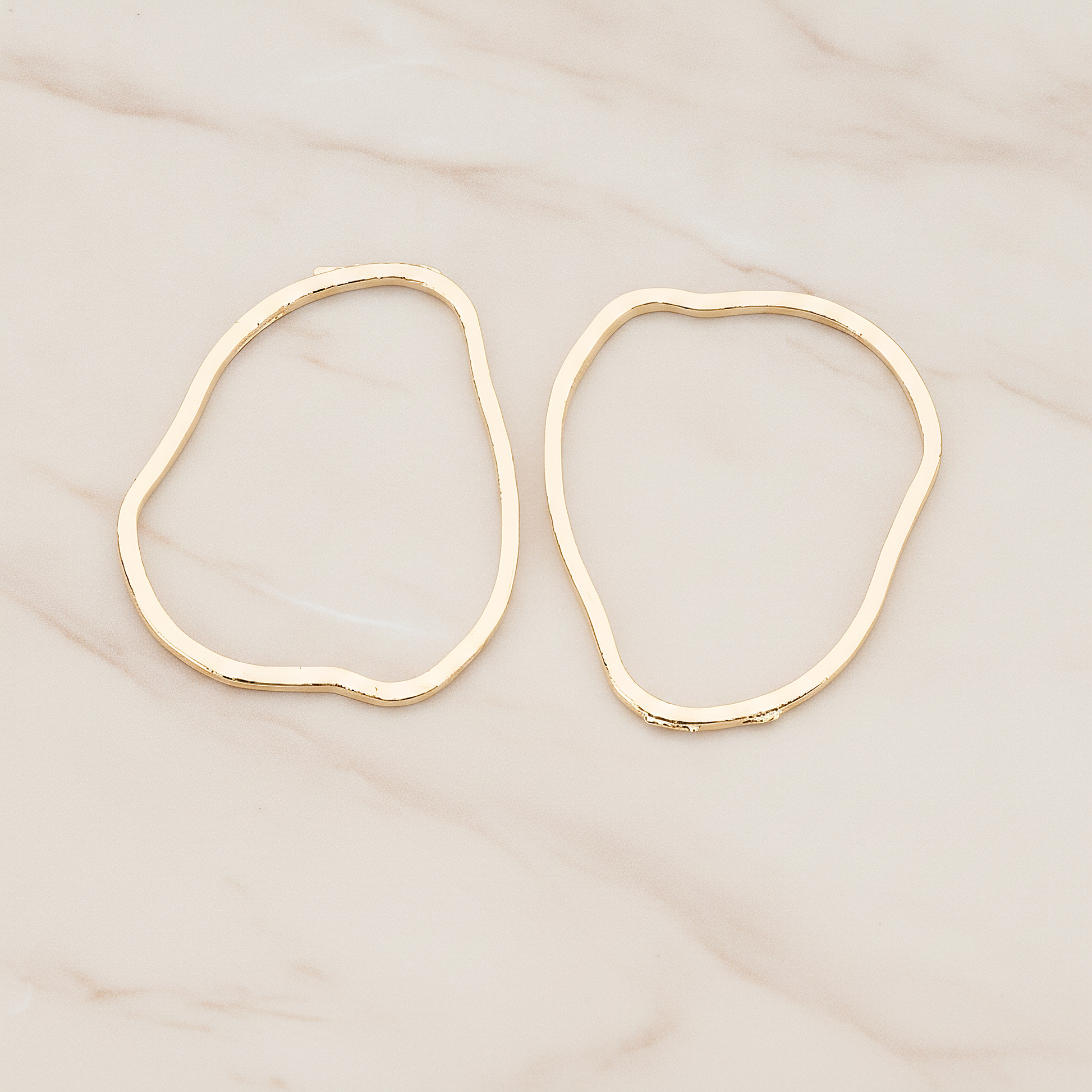 Uneven Circle Link Pendant, 2 Pc on warm marble background (PD.421)